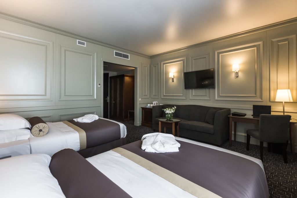 Двухместный номер с двумя кроватями в отеле Сопка