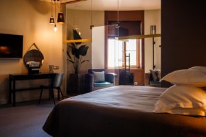 Рабочая зона в двухместном номере люкс терраса в отеле Сопка