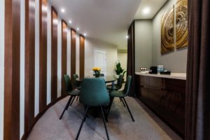 Кухня двухместного номера люкс терраса в отеле Сопка