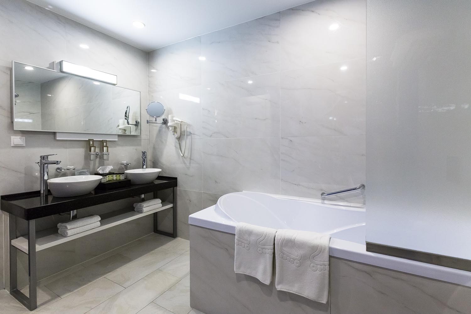 Ванная комната в номере Джуниор Сюит Остров